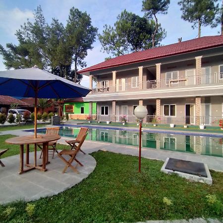 Villa Batu Tua Puncak Mitra Reddoorz Богор Екстериор снимка