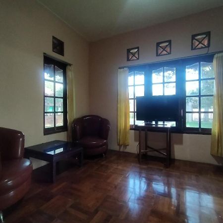 Villa Batu Tua Puncak Mitra Reddoorz Богор Екстериор снимка