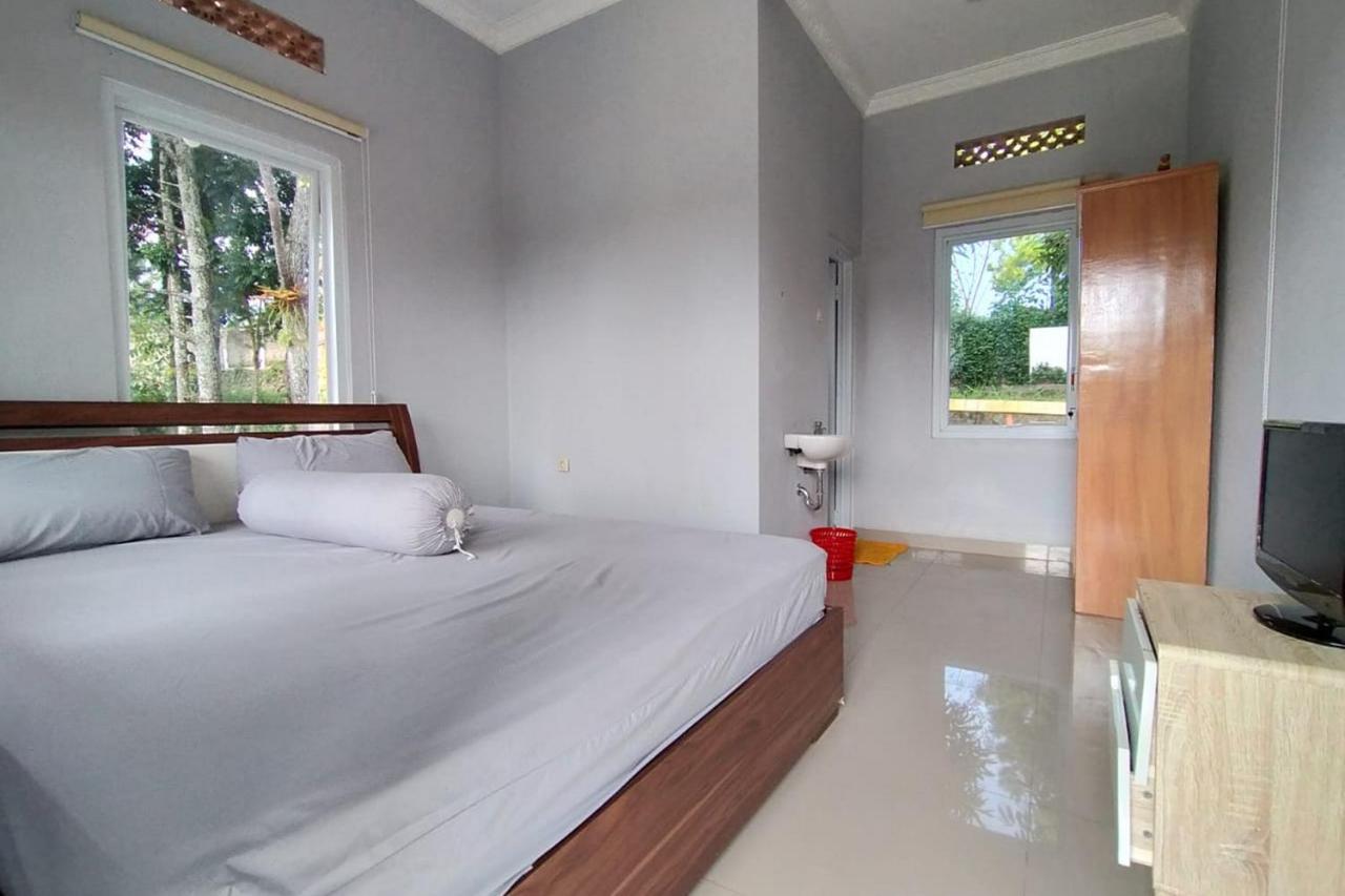 Villa Batu Tua Puncak Mitra Reddoorz Богор Екстериор снимка