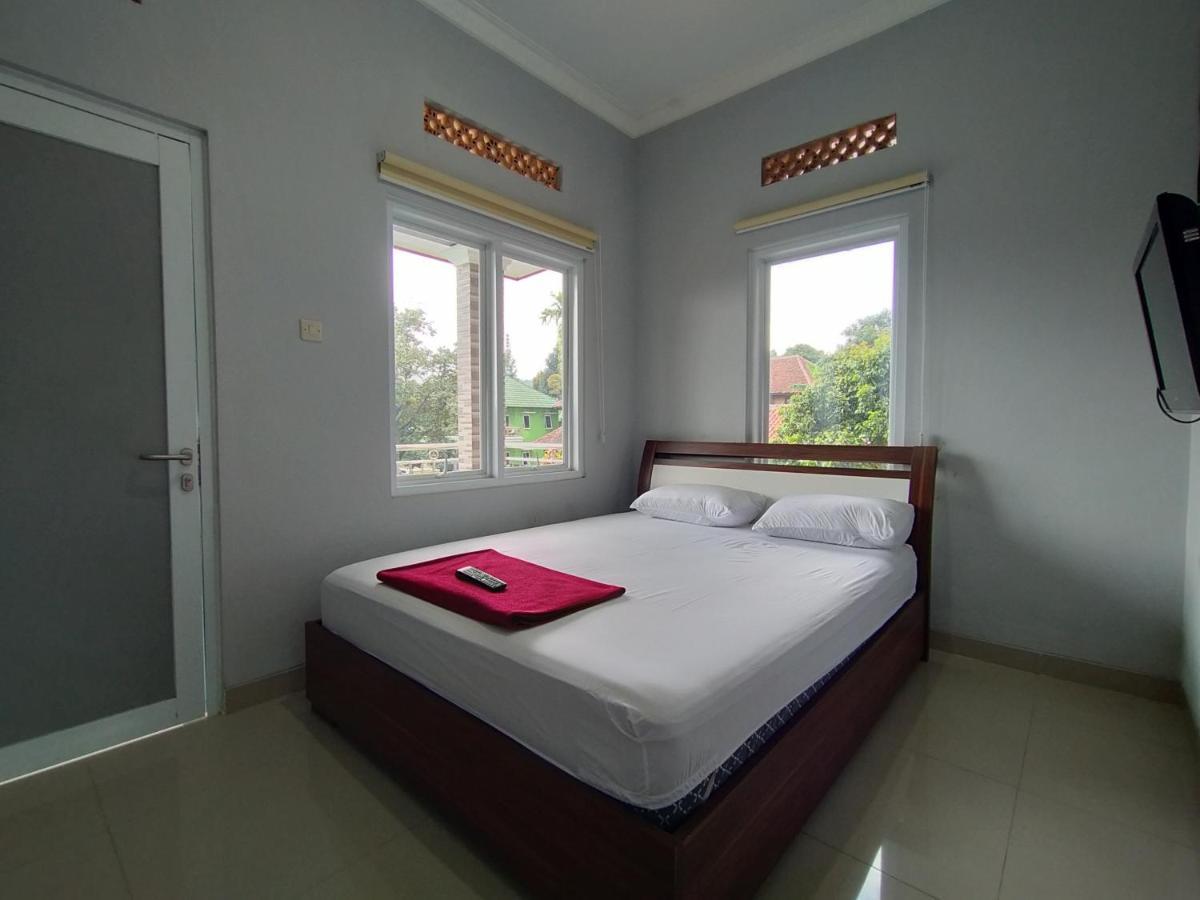 Villa Batu Tua Puncak Mitra Reddoorz Богор Екстериор снимка