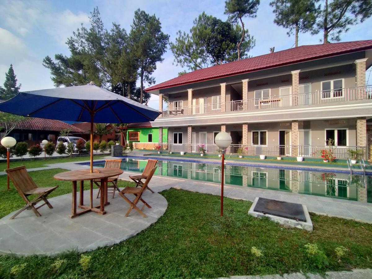 Villa Batu Tua Puncak Mitra Reddoorz Богор Екстериор снимка
