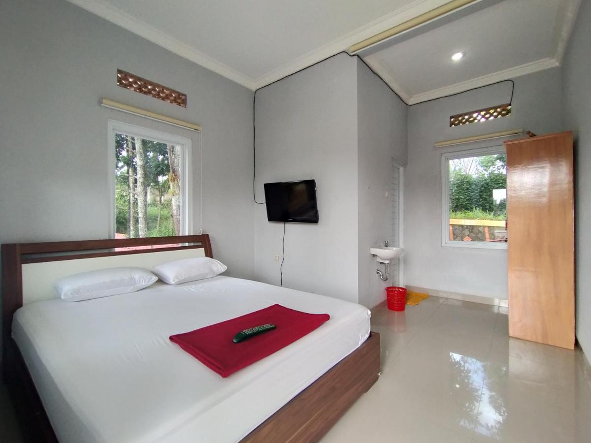 Villa Batu Tua Puncak Mitra Reddoorz Богор Екстериор снимка