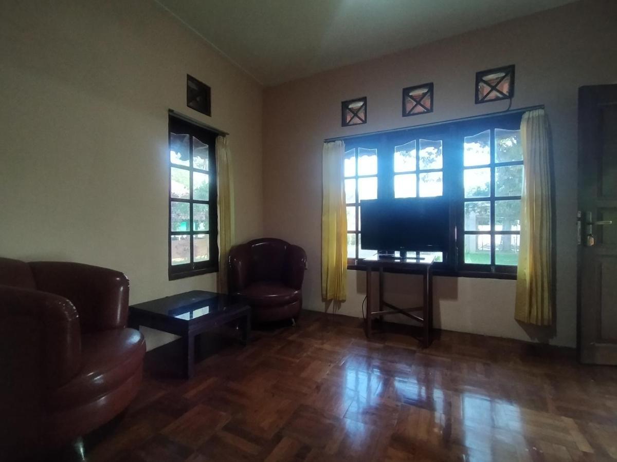 Villa Batu Tua Puncak Mitra Reddoorz Богор Екстериор снимка