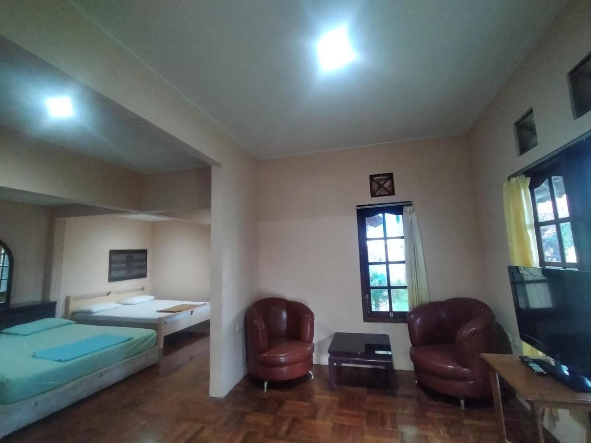 Villa Batu Tua Puncak Mitra Reddoorz Богор Екстериор снимка