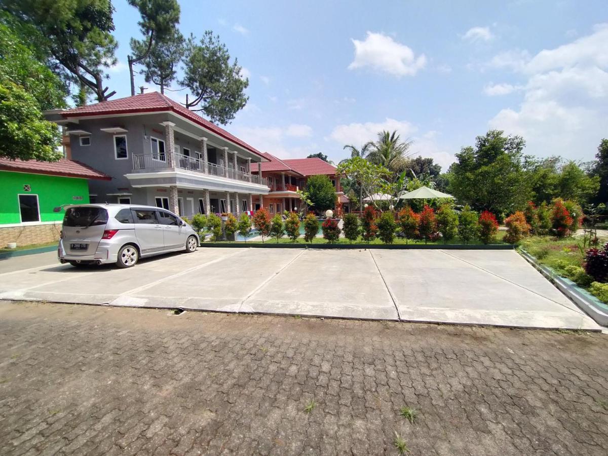 Villa Batu Tua Puncak Mitra Reddoorz Богор Екстериор снимка