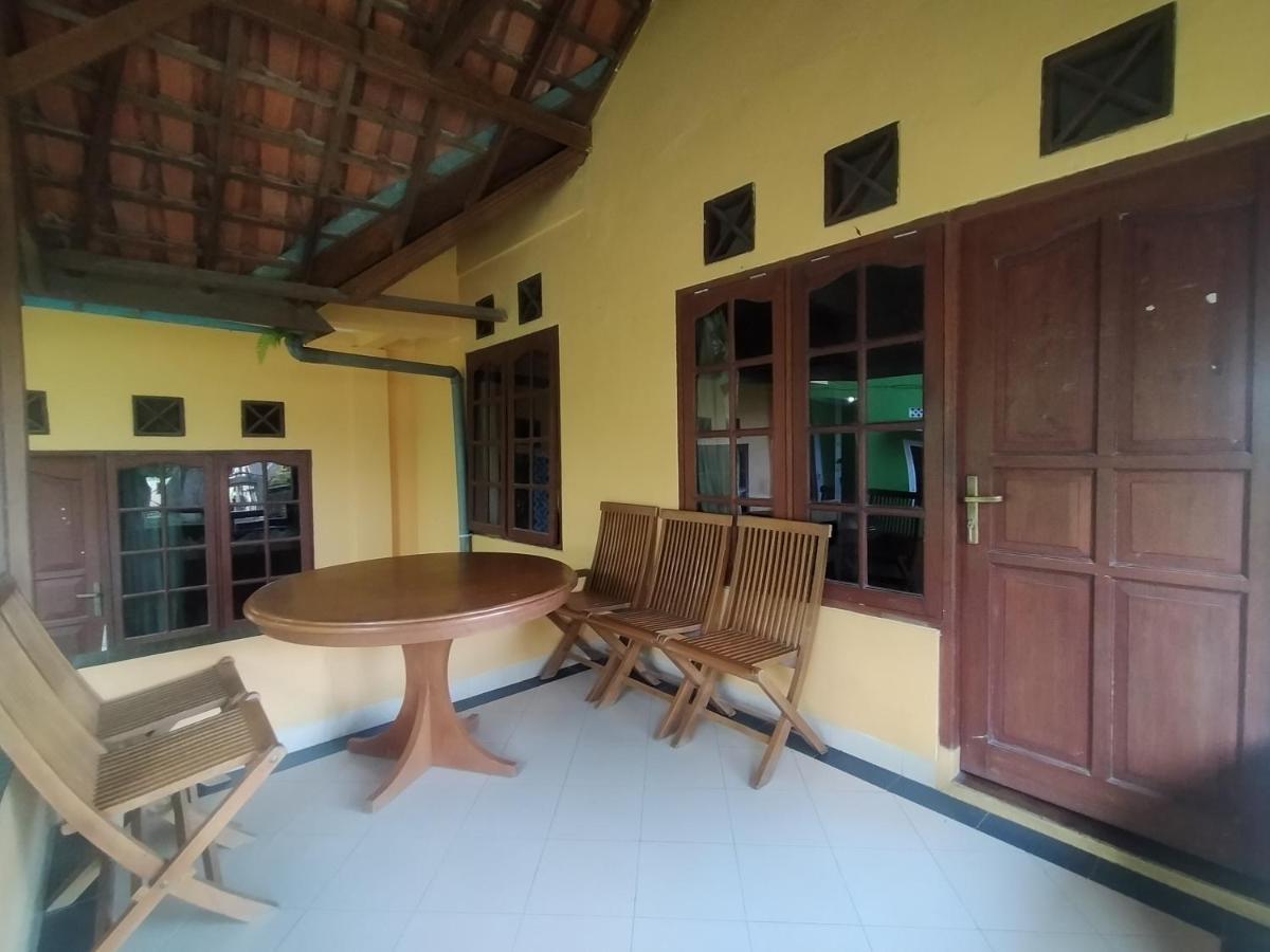 Villa Batu Tua Puncak Mitra Reddoorz Богор Екстериор снимка