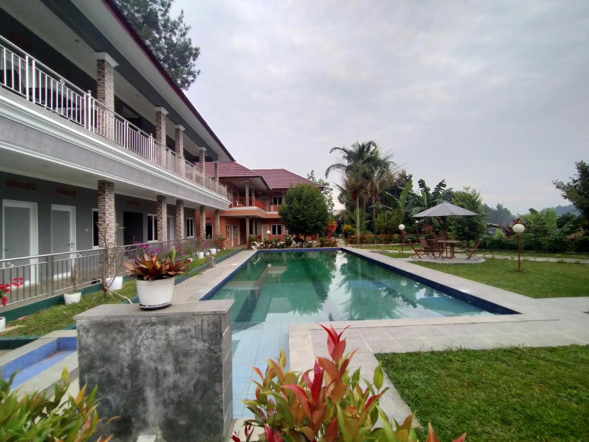 Villa Batu Tua Puncak Mitra Reddoorz Богор Екстериор снимка