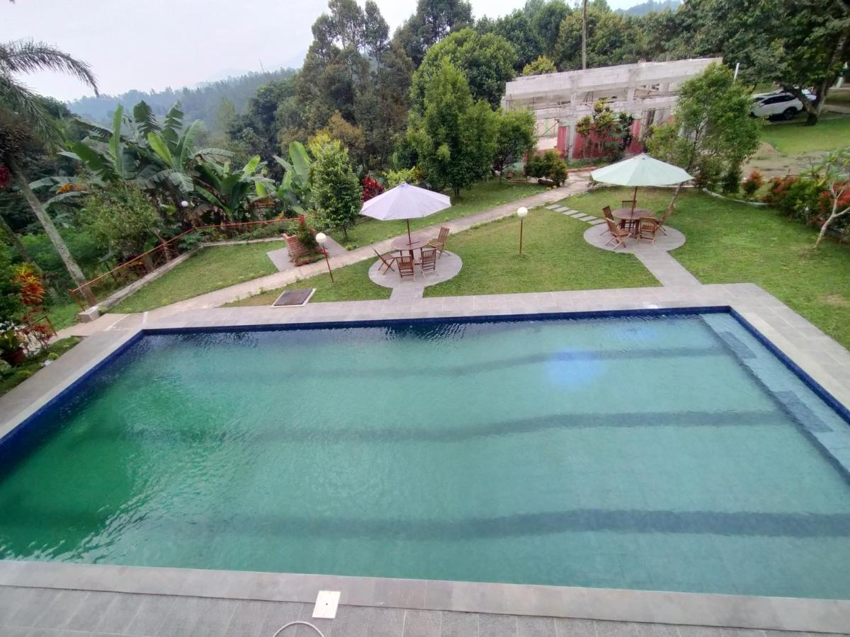 Villa Batu Tua Puncak Mitra Reddoorz Богор Екстериор снимка