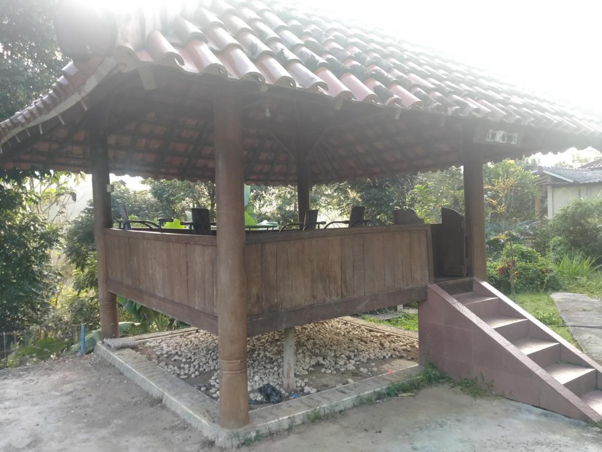 Villa Batu Tua Puncak Mitra Reddoorz Богор Екстериор снимка